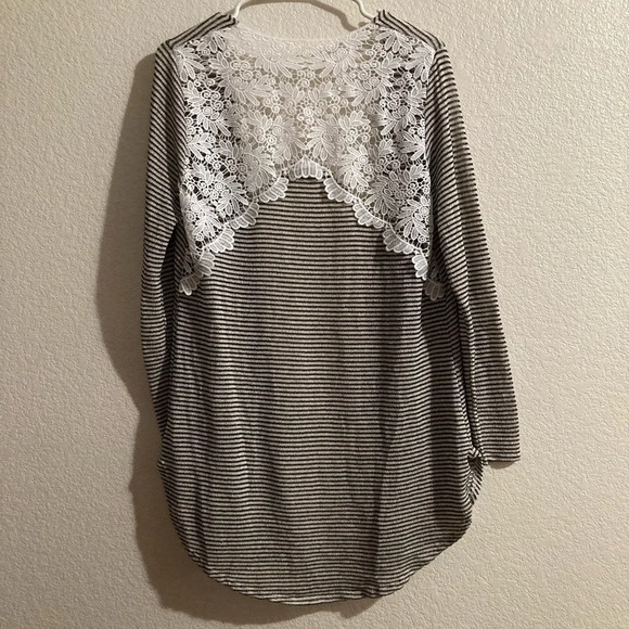 Charlotte Russe Stripped Cardigan - Picture 5 of 5